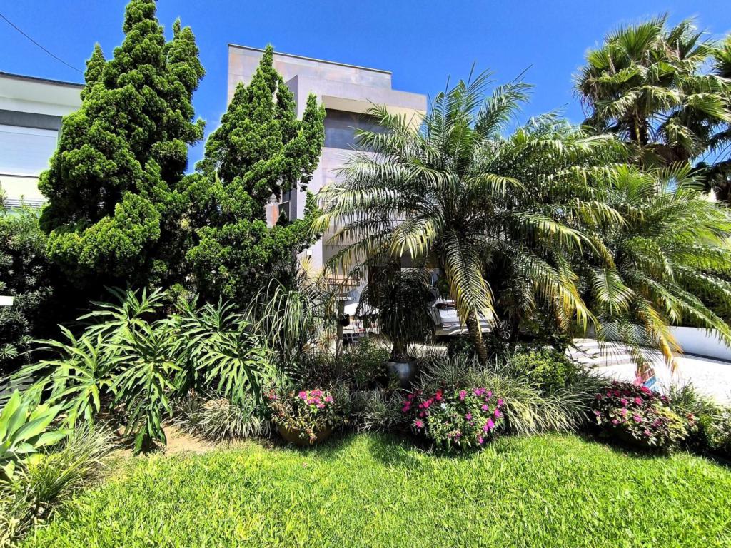 Casa em Condominio 4 Dormitórios