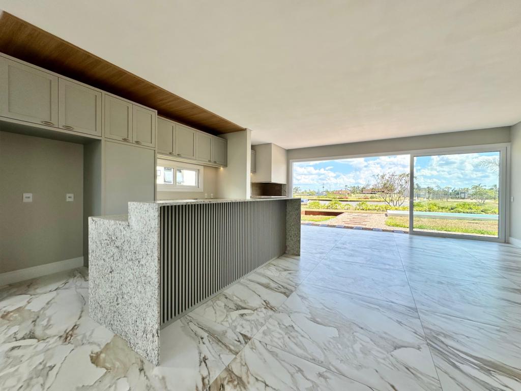 Casa em Condominio 4 Dormitórios