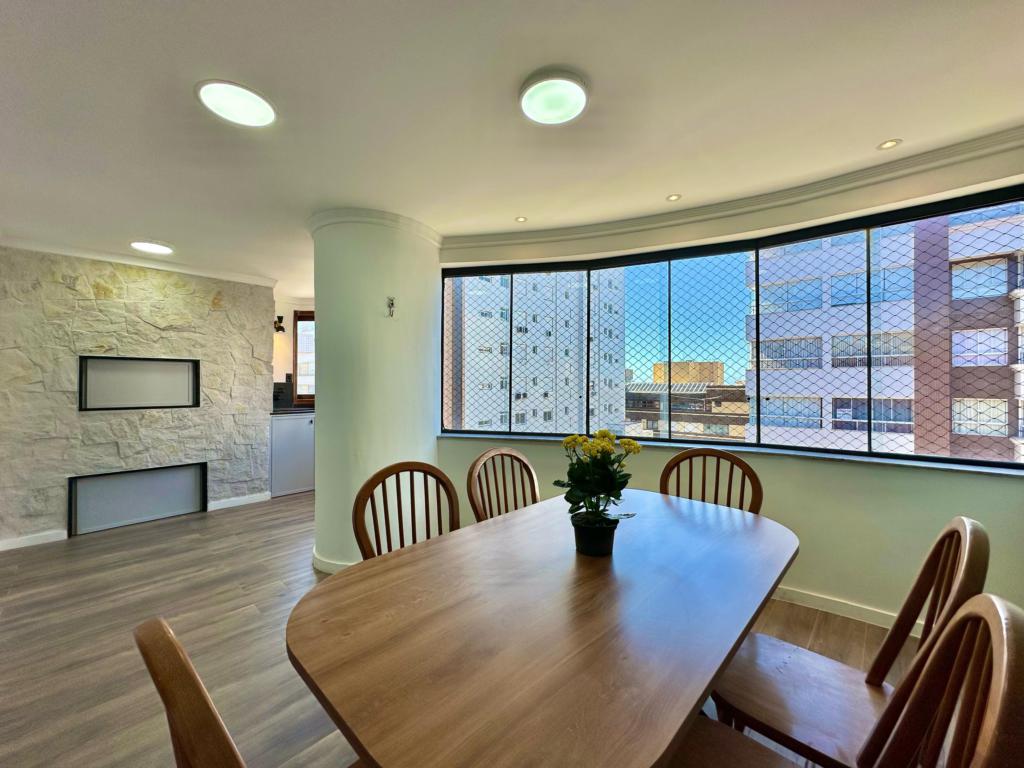 Apartamento 3 Dormitórios