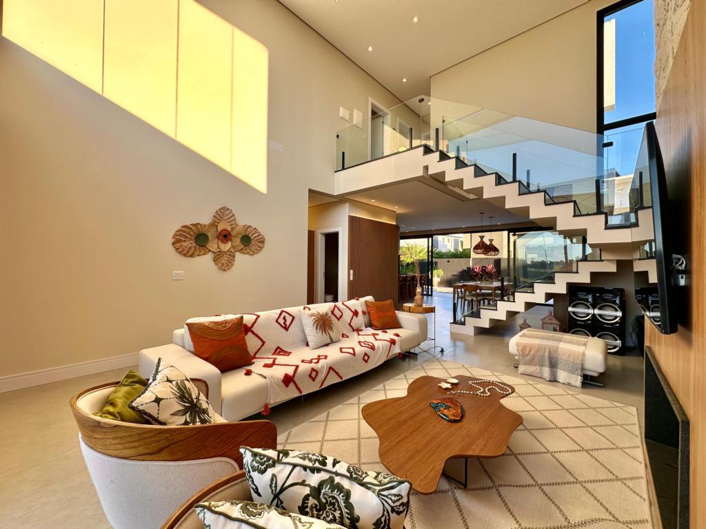 Casa em Condominio 4 Dormitórios