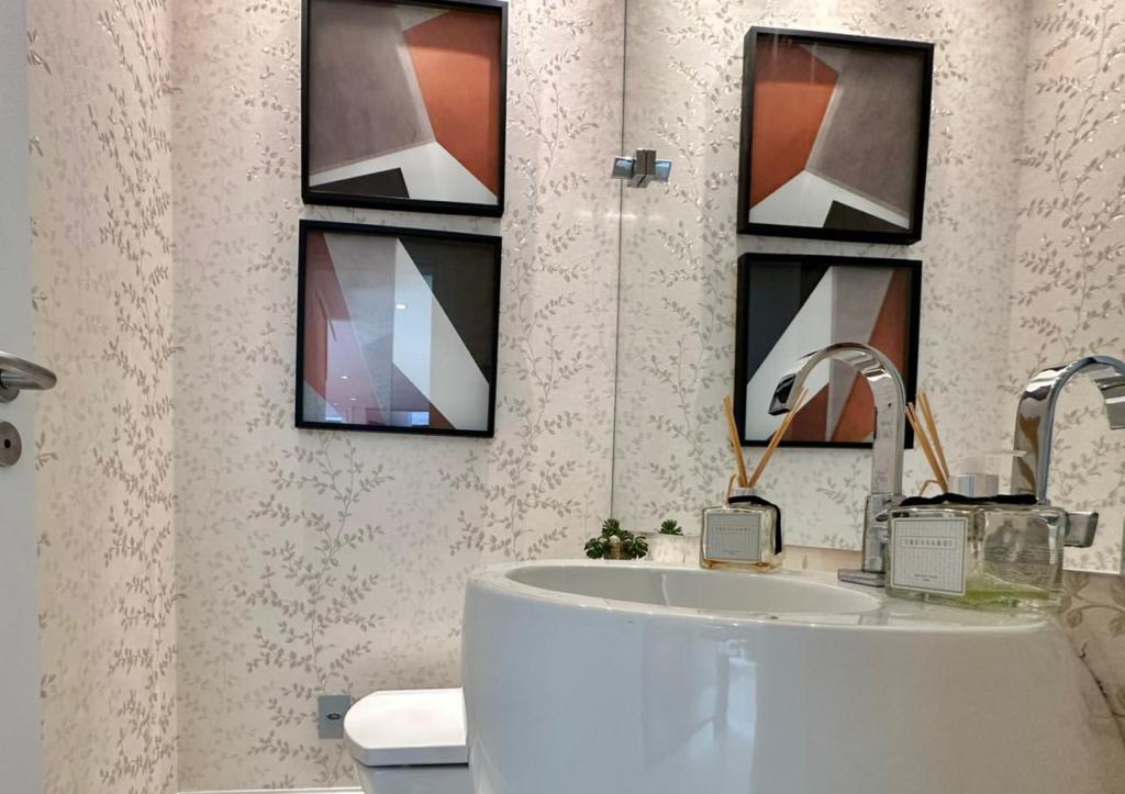 Casa em Condominio 5 Dormitórios