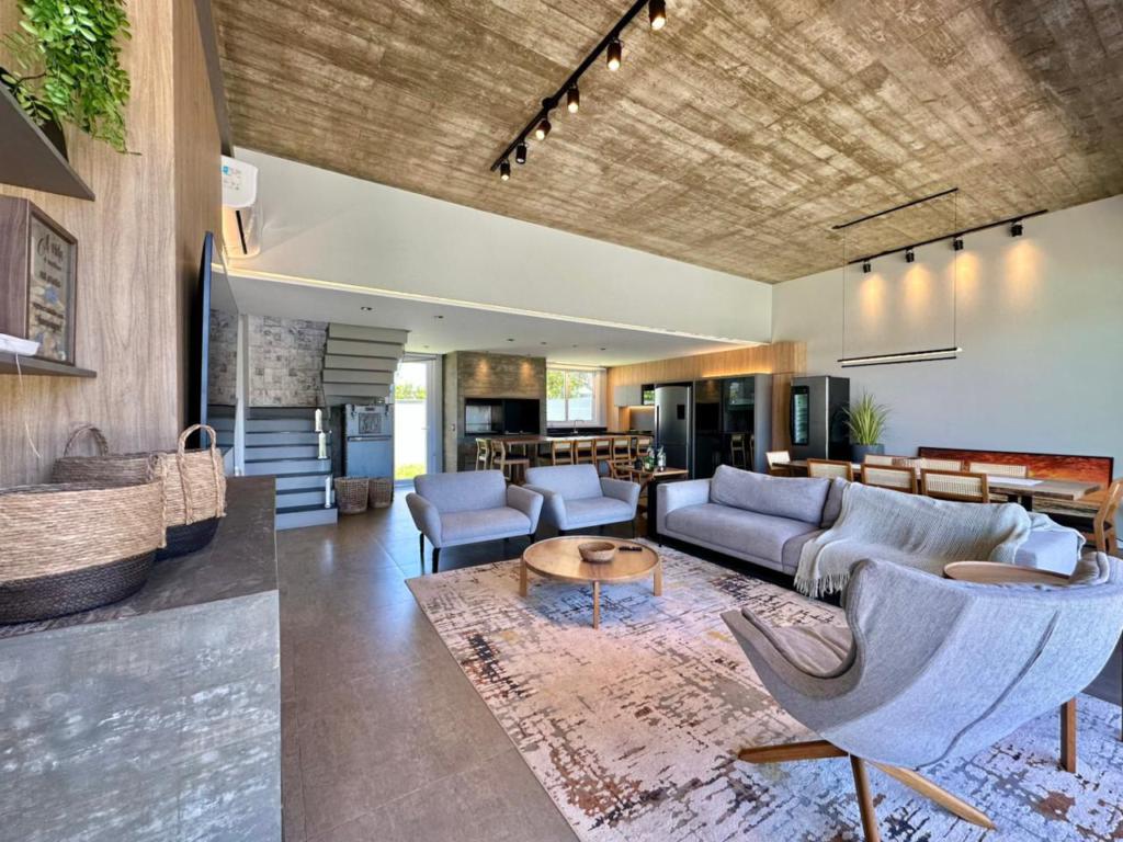 Sobrado 4 Dormitórios