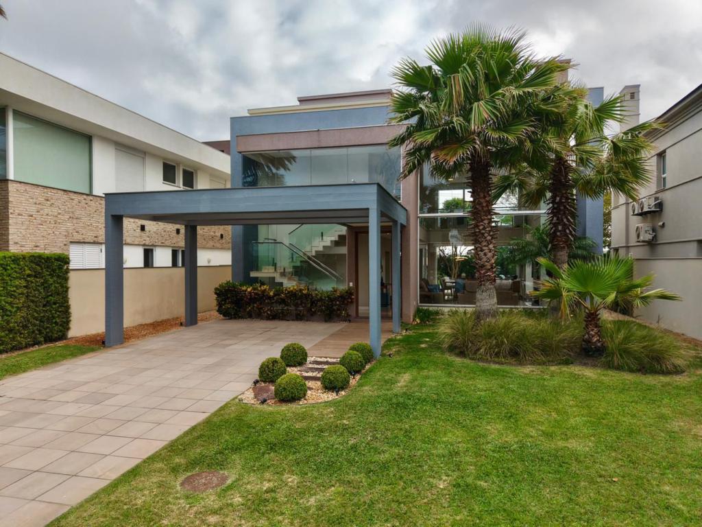 Casa em Condominio 4 Dormitórios