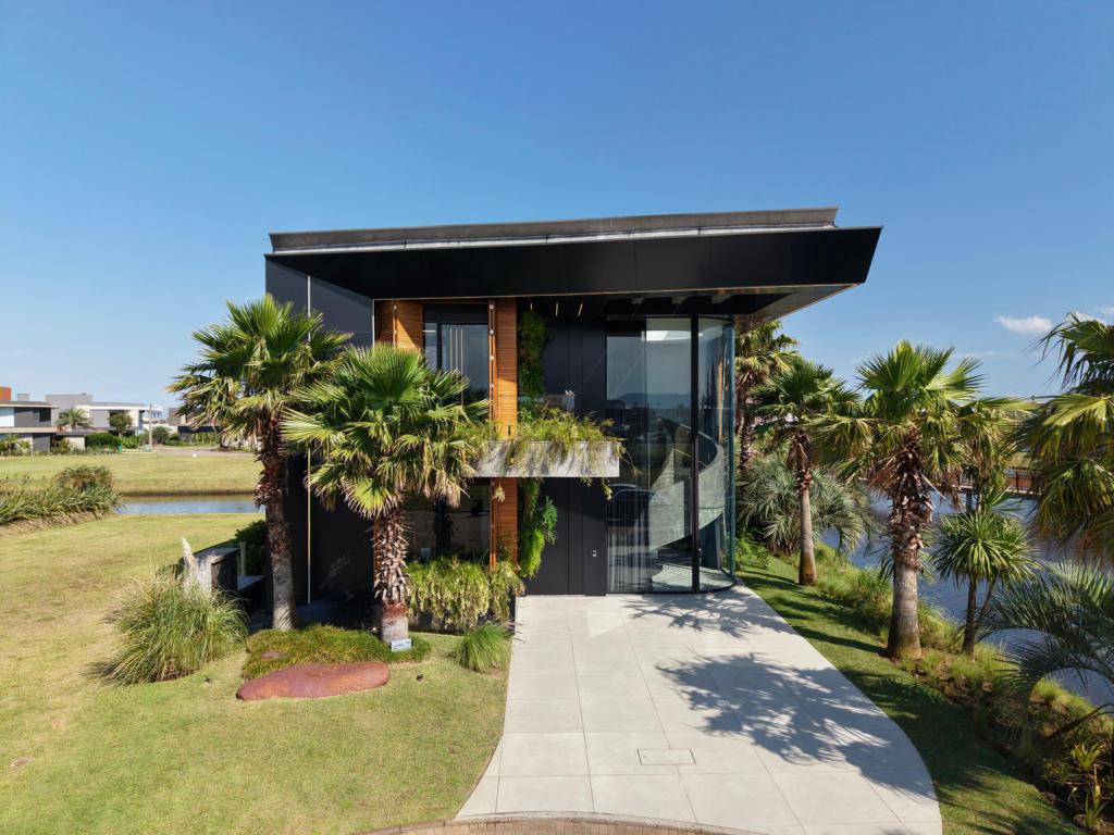 Casa em Condominio 6 Dormitórios