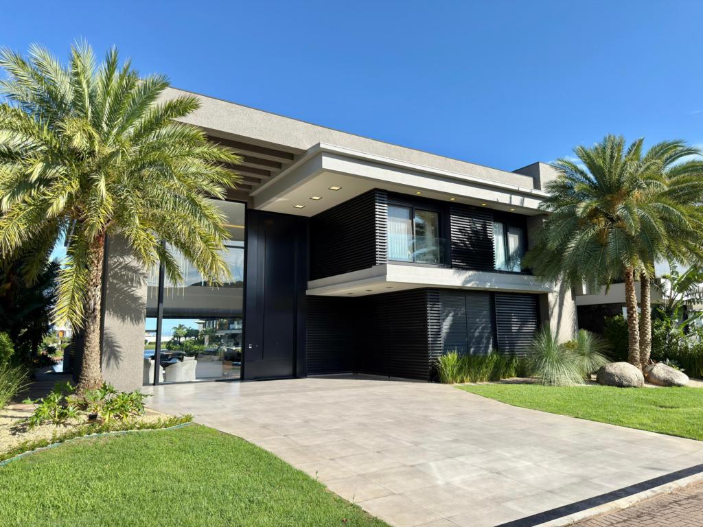 Casa em Condominio 5 Dormitórios