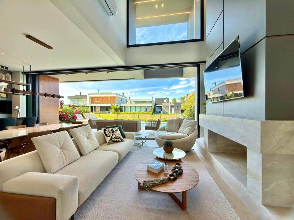 Casa em Condominio 5 Dormitórios