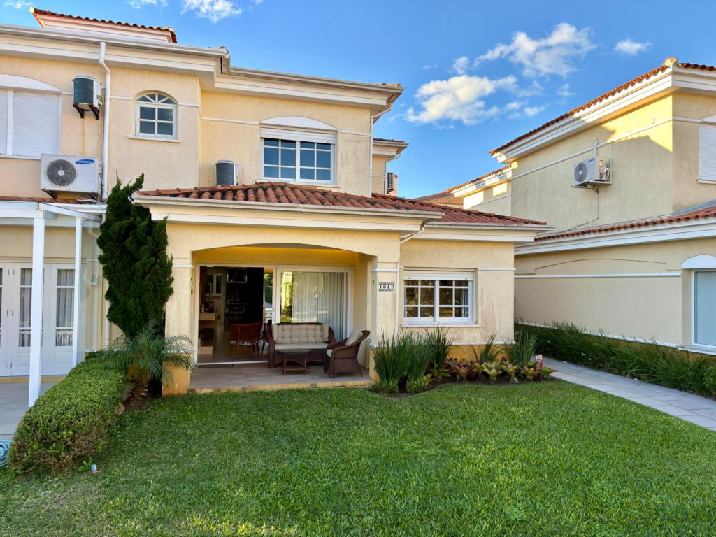 Casa em Condominio 4 Dormitórios
