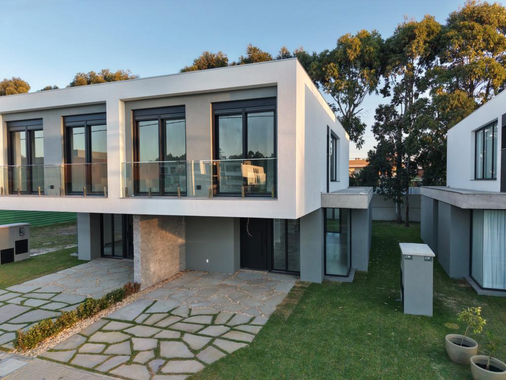 Casa em Condominio 3 Dormitórios