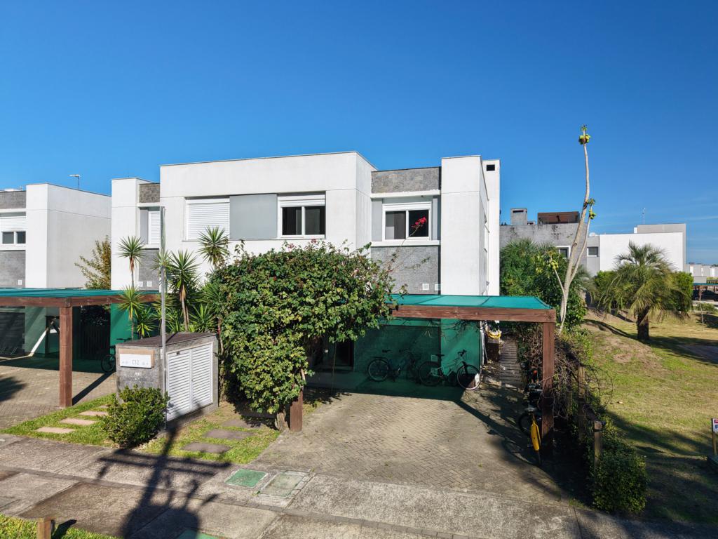 Casa em Condominio 4 Dormitórios