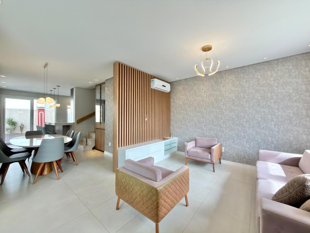 Casa em Condominio 4 Dormitórios
