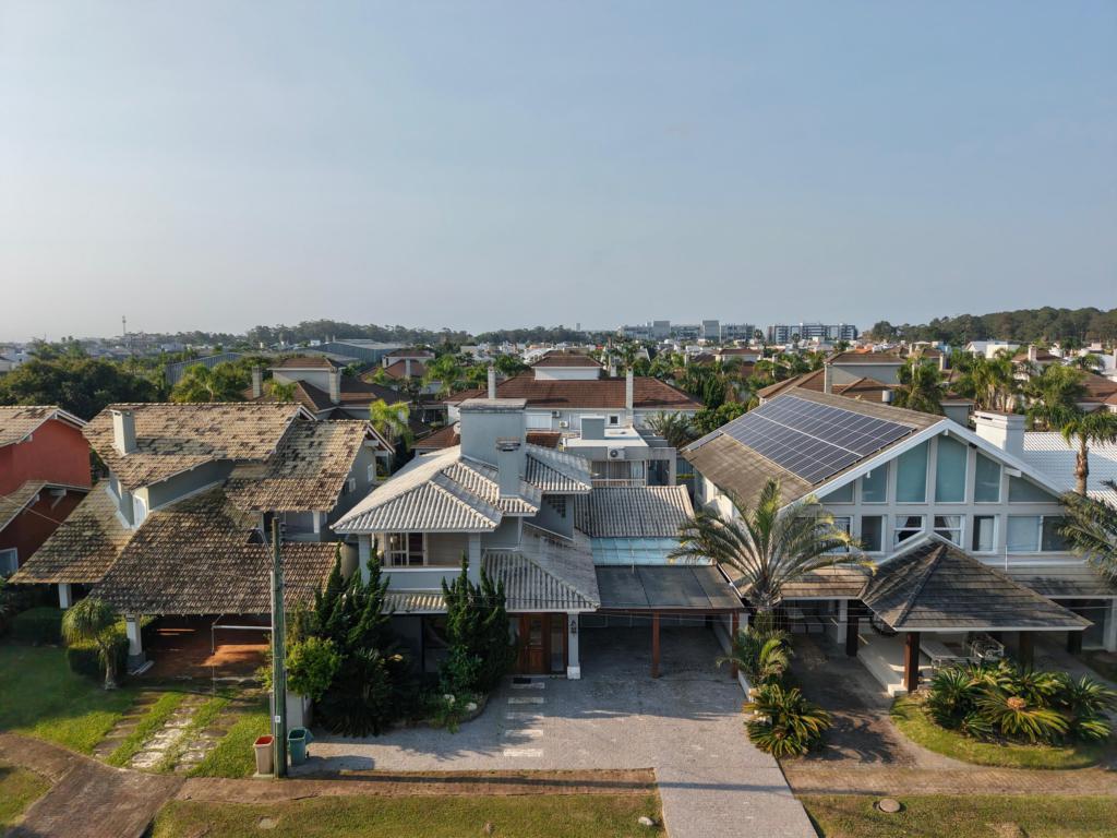 Casa em Condominio 4 Dormitórios