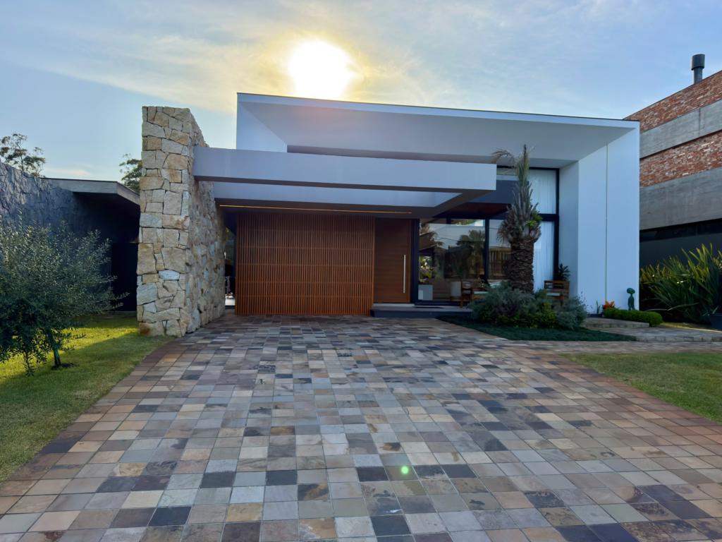 Casa em Condominio 6 Dormitórios