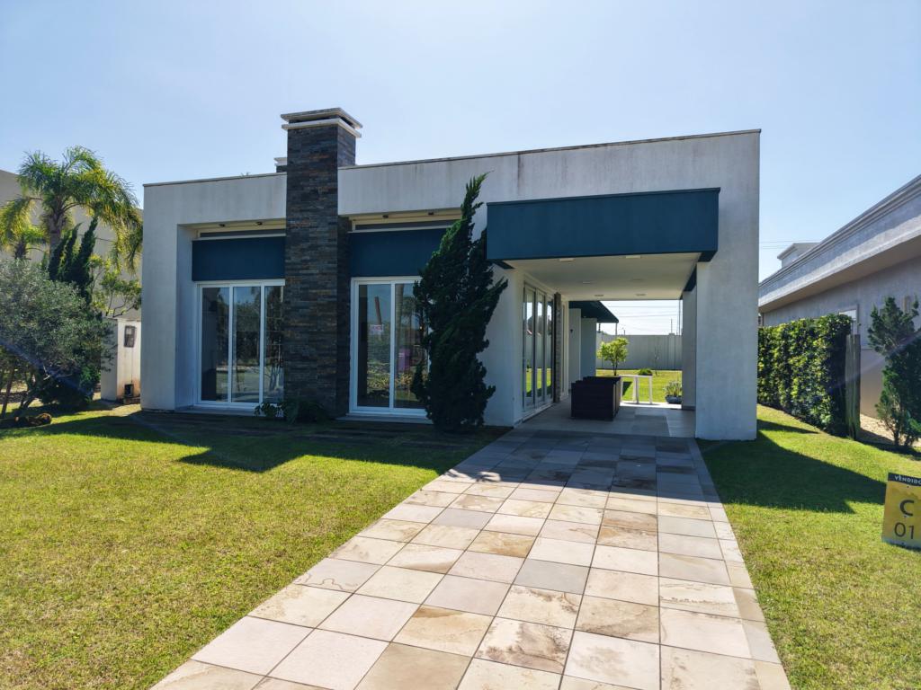 Casa em Condominio 4 Dormitórios