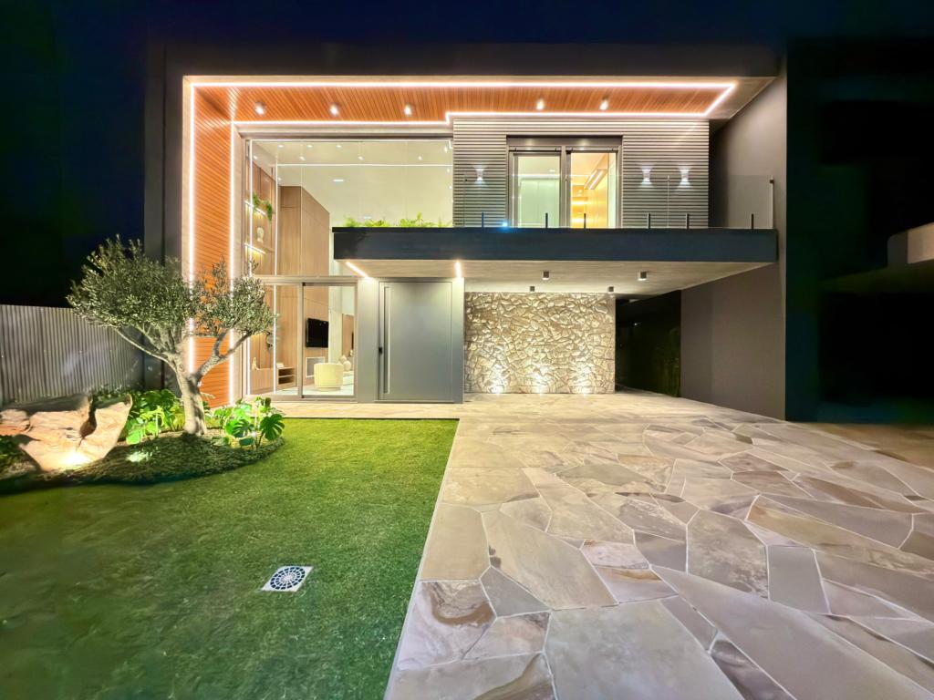 Casa em Condominio 4 Dormitórios