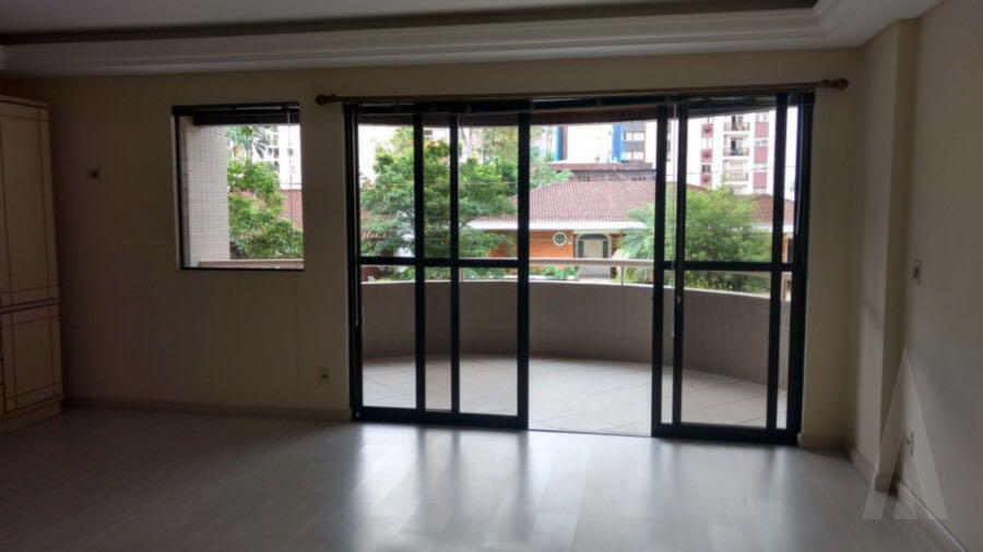 Apartamento 3Dormitórios dependência