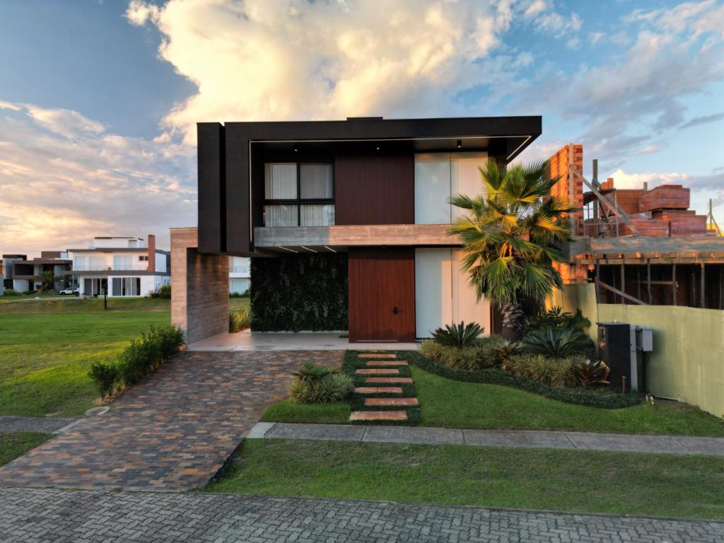 Casa em Condominio 5 Dormitórios