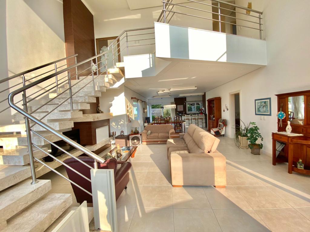 Casa em Condominio 5 Dormitórios